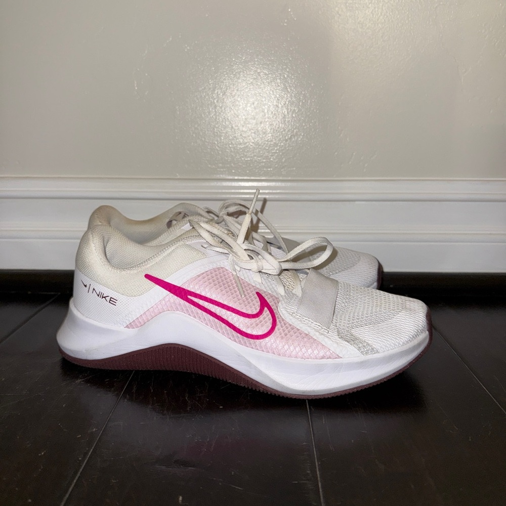 Nike Women's White and Pink Athletic Shoes